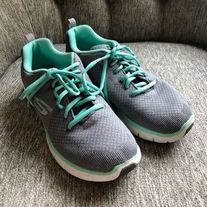 SKECHERS  sneakers size 8